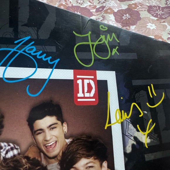 One Direction RARE 2013 Autographed portfolio - Picture 4 of 12